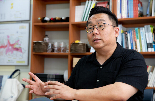 식재료의 본질을 품종, 생육환경, 생육 방식, 후처리 4요소로 설명하는 문정훈 교수. [지호영 기자]