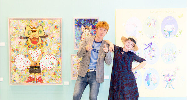 박혜경이 자신을 화가의 길로 이끈 한상윤 작가(왼쪽)와 컬래버 전시를 선보였다. [지호영 기자]