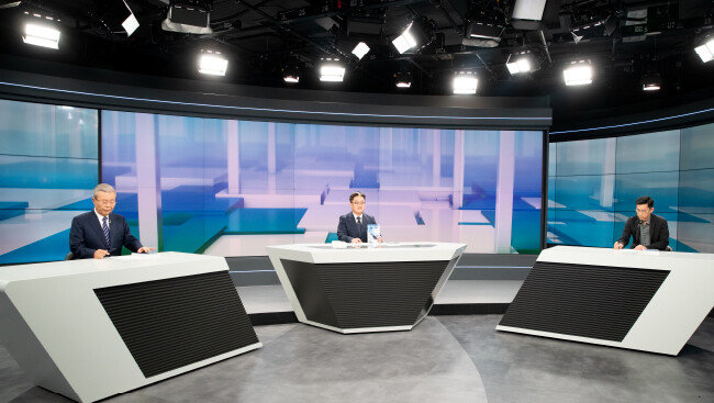 10월 13일 서울 광화문 동아미디어센터 채널A 스튜디오에서 ‘신동아 창간 91주년 스페셜 대담 김종인 vs 진중권’ 유튜브 생방송이 진행됐다. [지호영 기자]