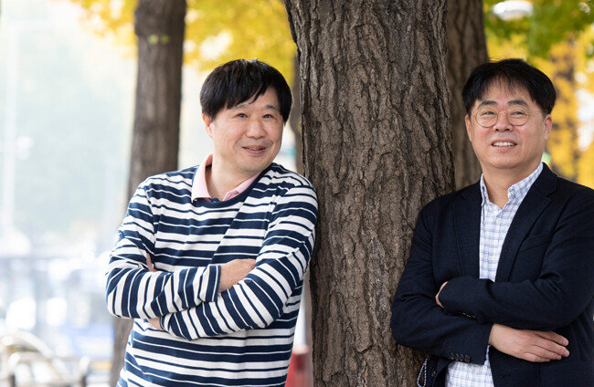 서민 교수(왼쪽)와 김경율 회계사. 
[박해윤 기자]