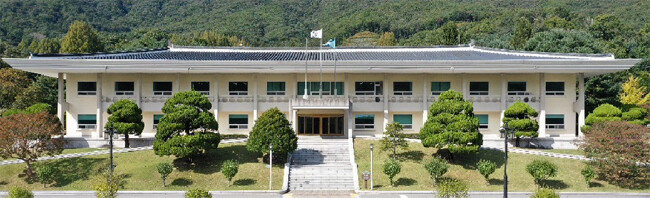 경기 성남시 분당구 운중동에 자리한 한국학중앙연구원 본관. [한국학중앙연구원]