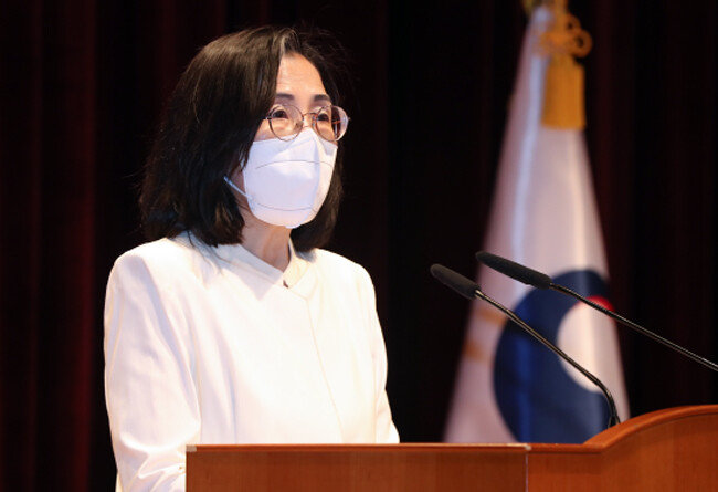 김현숙 여성가족부 장관이 2022년 5월 17일 정부서울청사에서 열린 취임식에서 취임사를 하고 있다. [뉴스원]