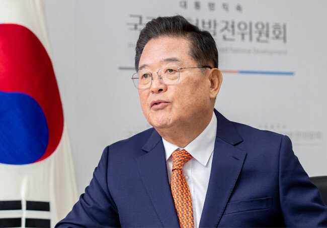 2022년 12월 7일 우동기 국가균형발전위원장은 ‘신동아’와 인터뷰하면서 “역대 정부 균형발전 정책은 ‘경제적 효율성’에 방점을 찍어 실패했다”고 말했다. [지호영 기자]