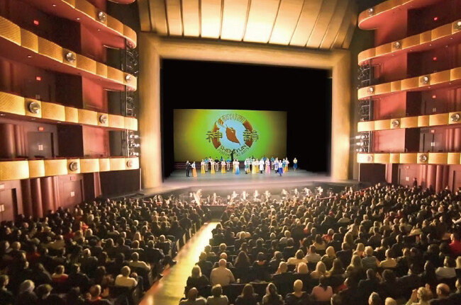 뉴욕 링컨센터 커튼콜. [©2023 Shen Yun Performing Arts]