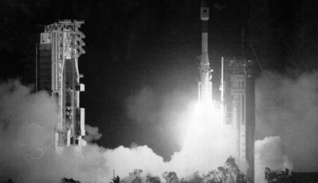 1992년 8월 11일 남미의 기아나 쿠루우주과학기지에서 우리별 1호를 실은 아리안스페이스의 로켓이 발사되고 있다. [동아DB]