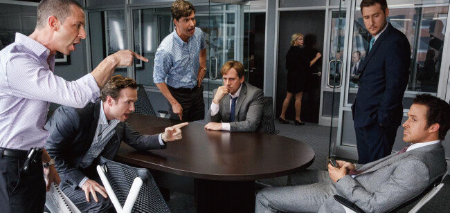 영화 ‘빅 쇼트’에서 시장의 폭락을 예측한 극소수 사람은 떼돈을 번 반면 대다수 투자자는 눈물을 흘려야 했다. [(주)롯데엔터테인먼트]