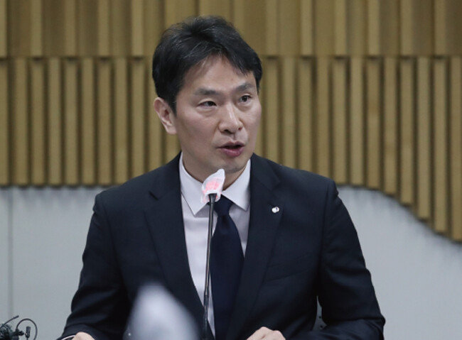 1월 26일 서울 종로구 생명보험교육문화센터에서 열린 간담회에서 이복현 금융감독원장은 보험회사 CEO들에게 “무리한 확장을 자제하고 시장 안정에 집중해달라”고 당부했다. [뉴스1]