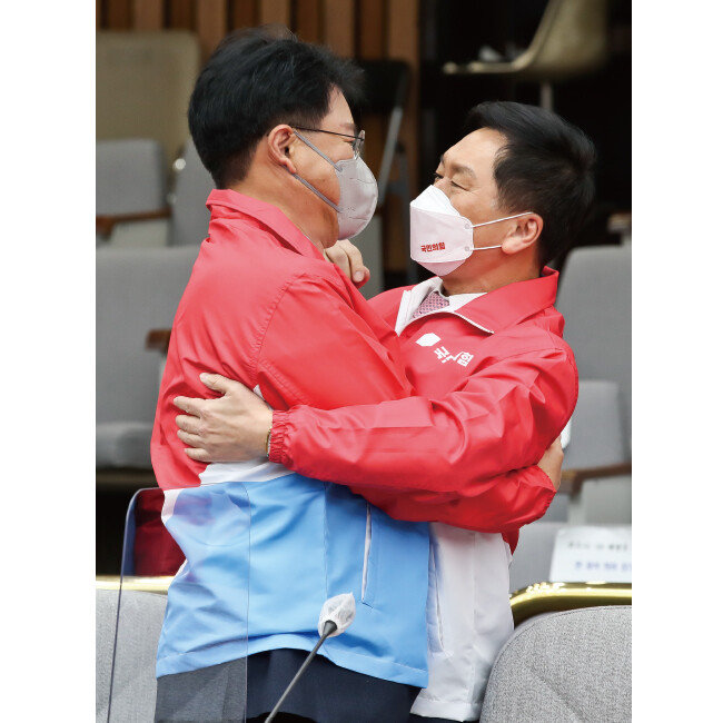 김기현 국민의힘 당대표 후보는 윤핵관으로 분류되는 장제원 의원과 정치적 협력 관계를 맺고 있다. [동아DB]