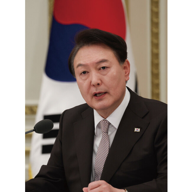 1월 3일 청와대 영빈관에서 윤석열 대통령이 연두 업무보고(국토교통부)를 주재하고 있다. 이날 윤 대통령은 “부동산 수요 규제를 과감하고 속도감 있게 풀어야 한다”고 했다. [뉴스1]