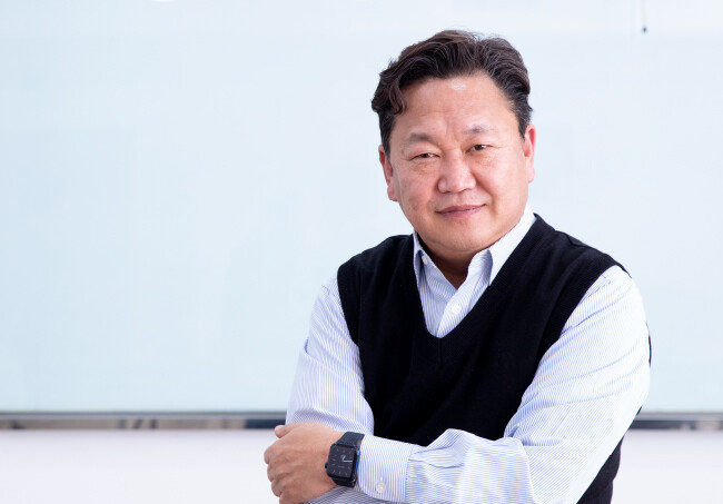 존 리는 올 들어 금융문맹 퇴치를 위해 주부와 직장인, 어린이를 위한 투자교실을 개설했다. [지호영 기자]