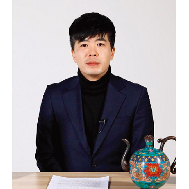 칠보 수집가 정필재 고은당 대표(인사전통문화보존회 이사).