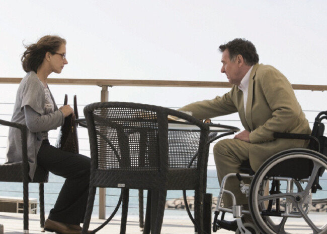 영화에서 레이첼은 우크라이나 신문사에 몰래 들어가 보겔이 입원한 병원을 알아낸다. [유니버설픽쳐스인터내셔널코리아]