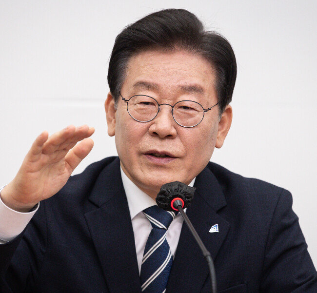 이재명 더불어민주당 대표는 2월 23일 국회에서 “위례·대장동 개발 비리 및 성남FC 후원금 의혹과 자신은 무관하다”고 강조했다. [뉴스1]