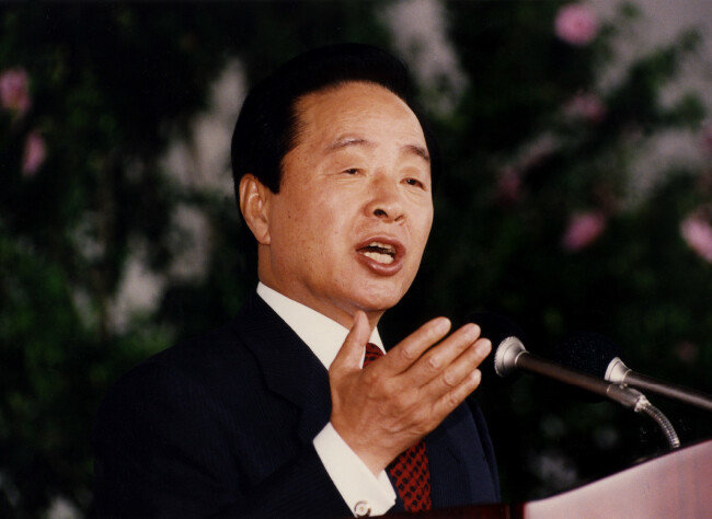 1994년 8월 15일 김영삼 당시 대통령이 광복절 경축사를 발표하고 있다. 이를 통해 민족공동체 통일방안을 제시했다. 화해·협력, 남북연합, 통일국가 완성 3단계를 거쳐 통일을 이룬다는 구상이다.
[동아DB]