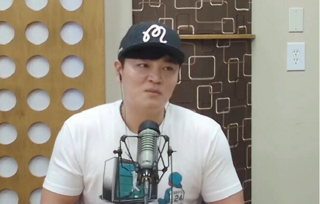 1월 21일 유튜브에 올라온 미국의 한인 라디오 DKNET 영상에서 추신수는 안우진(34·키움 히어로즈)이 WBC 국가대표팀에서 제외된 것에 대해 “한국에서는 용서가 좀 쉽지 않은 것 같다”고 발언해 물의를 빚었다. [유튜브]