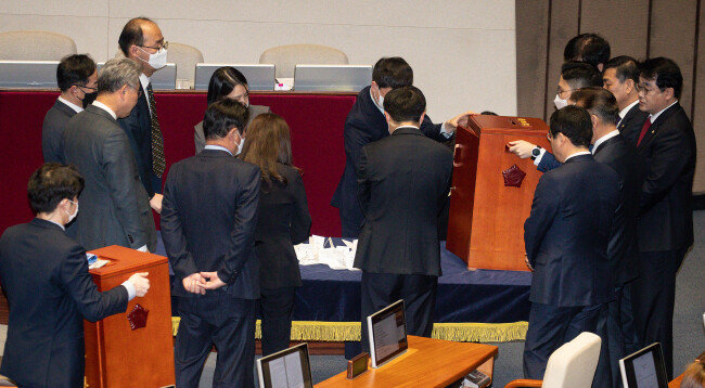 2월 27일 국회 본회의장에서 이재명 더불어민주당 대표에 대한 체포동의안 표결이 진행되고 있다. [국회사진기자단]