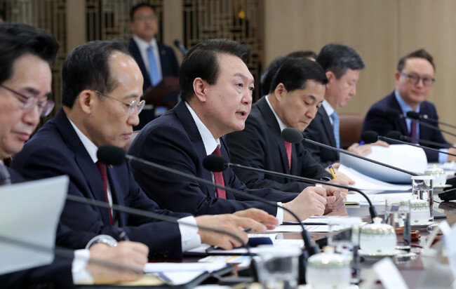 윤석열 대통령이 3월 29일 서울 용산 대통령실 청사에서 열린 제15차 비상경제민생회의에서 발언하고 있다.[뉴시스]