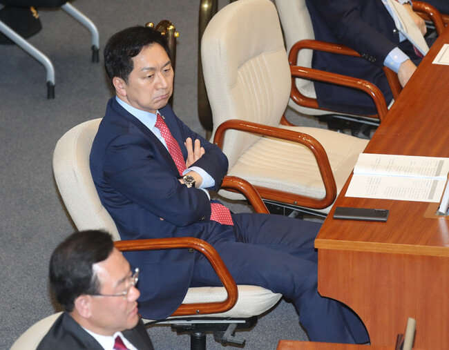3월 23일 서울 여의도 국회 본회의장에서 김기현 국민의힘 대표가 심각한 표정을 지은 채 앉아있다. [김동주 동아일보 기자]
