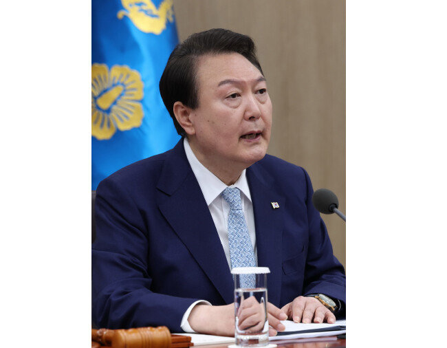 윤석열 대통령이 4월 4일 서울 용산 대통령실 청사에서 열린 국무회의에서 발언하고 있다. [대통령실사진기자단]