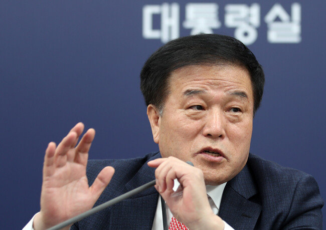 이진복 정무수석이 2일 오전 서울 용산 대통령실 청사 오픈라운지에서 현안 브리핑을 하고 있다. [뉴스원]
