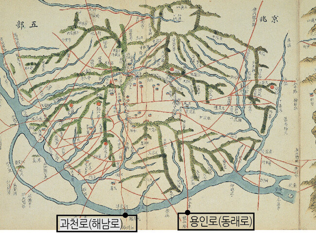 19세기 중반 김정호가 제작한 ‘동여도’ 중 도성을 중심으로 한강 유역까지 그린 ‘경조오부도(京兆五部圖)’. 하단에 과천로로 표기된 길이 해남로 또는 삼남로의 한 구간이다. [서울역사아카이브]
