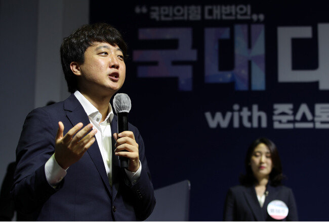 이준석 전 국민의힘 대표는 오디션을 통해 선발된 당 대변인단에게 활동비를 지급했다. [동아DB]