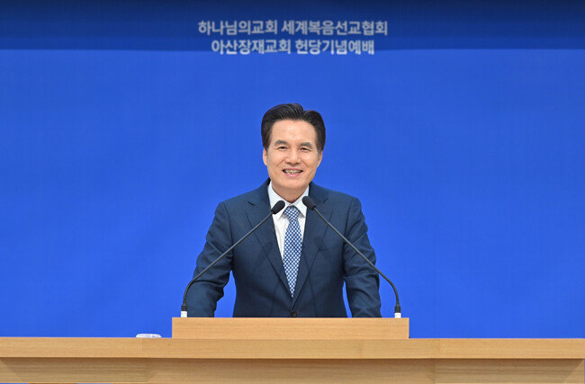 7월 1일 충남 아산시 아산장재 하나님의 교회 헌당기념예배에서 설교 중인 하나님의교회 총회장 김주철 목사. [하나님의교회]