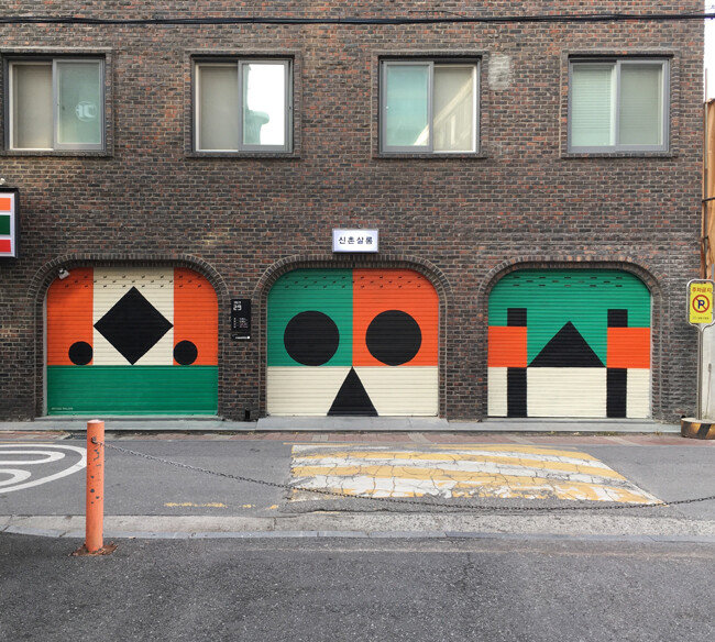 서울 성동구 성수에 있는 복합문화공간 '신촌살롱'에서 작업한 셔터 그림. 현재는 영업을 종료해 그림이 사라진 상태다. [다미앙 풀랑] 