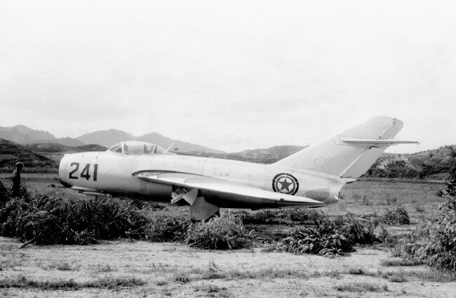 6·25전쟁 때 북한군과 중공군 주력 전투기 MiG-15. [동아DB]