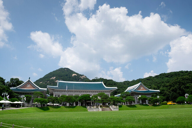 개방 1주년을 맞은 청와대 본관.