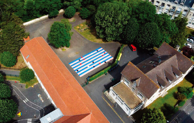  실제 작업은 대부분 작업실 밖에서 펼쳐진다. 그의 캔버스가 넓을 수밖에 없는 이유다. [다미앙 풀랑]