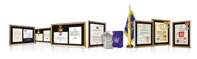 하나님의 교회는 헌신적인 자원봉사 활동으로 정평이 나 있다. 2만5000회가 넘는 봉사활동을 이어오며 대한민국 3대 정부 대통령상, 미국 대통령 자원봉사상, 영국 여왕 자원봉사상, 브라질 입법공로훈장 등 3800여 회 상을 받았다.