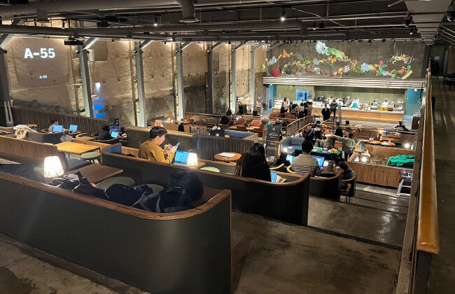 경동극장을 개조해 만든 스타벅스의 이색 카페 ‘경동1960’. [뉴스1]