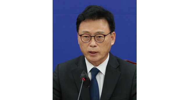 박광온 더불어민주당 원내대표는 5월 2일 서울 여의도 국회에서 열린 원내대책회의에서 “지지자들만으로 내년 총선에서 이길 수 없고, 반사이익만으로도 이길 수 없다”고 말했다. [뉴시스]