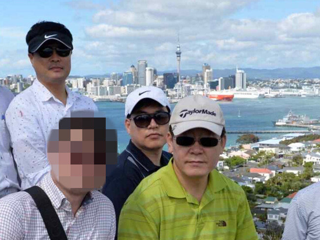 2015년 1월 호주 출장 당시 김문기 전 성남도시개발공사 개발1처장(왼쪽)과 유동규 전 성남도공 기획본부장(가운데), 이재명 더불어민주당 대표가 함께 찍은 사진. [이기인 경기도의원]
