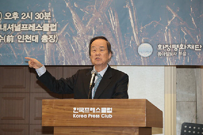 2020년 1월 20일 서울 중구 한국프레스센터에서 열린 ‘화정국가대전략 월례강좌’에서 김학준 단국대 석좌교수가 연설하고 있다. 김 교수는 한국 정치학·외교학 분야 석학으로 노태우 정부 청와대에서 일하며 북방정책 추진을 도왔다. [동아DB]