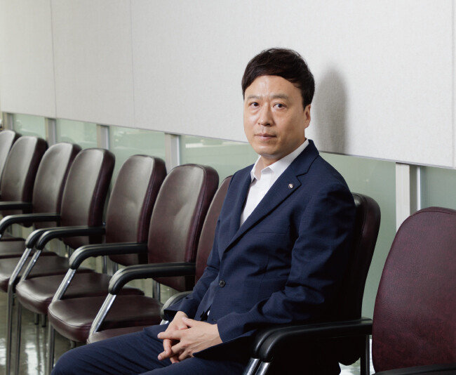 역대 최초로 초등학교 교사 신분으로 교총의 수장이 된 정성국 회장. [조영철 기자]
