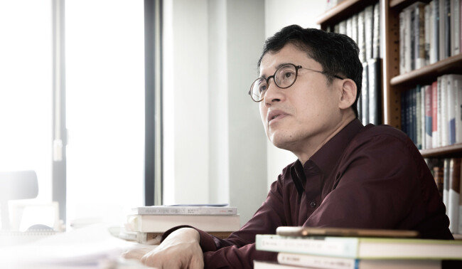 박훈 서울대 역사학부 교수. 박 교수는 서울대 동양사학과에서 학사·석사 학위를, 도쿄대 총합문화연구과에서 박사 학위를 취득했다. 주 연구 분야는 메이지유신을 비롯한 일본의 정치 변혁과 문화, 일본인의 대외 인식 등이다. [박해윤 기자]