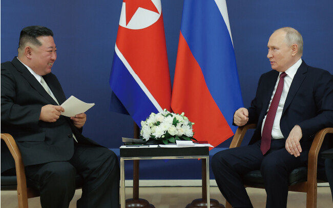 9월 13일 러시아 보스토치니 우주기지에서 북한 김정은 노동당 총비서와 블라디미르 푸틴 러시아 대통령이 회담하고 있다. [뉴스1]