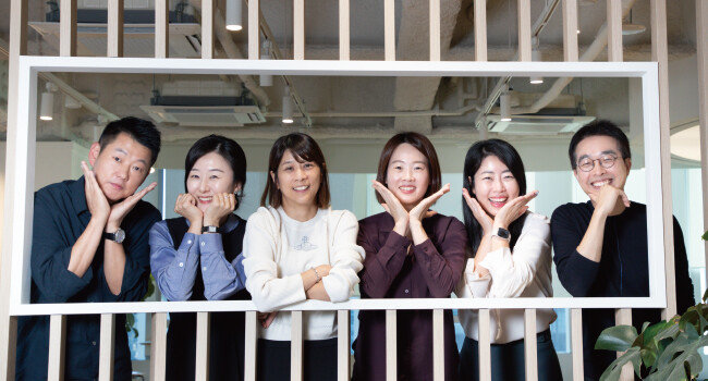 하나금융그룹 ESG기획팀. 왼쪽부터 김영주 부장, 민경은 차장, 하유나 차장, 주현정 대리, 이민정 과장, 마지황 팀장. [조영철 기자]
