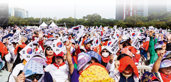 10월 3일 서울 여의도공원 문화의 마당에서 개최된 ‘2023 코리안드림 통일실천페스타’에 참가한 2만여 명의 시민들. [홍태식 객원기자]