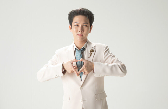 첫 정규앨범 ‘공존’으로 큰 사랑을 받고 있는 트로트 가수 김수찬. [이상윤]