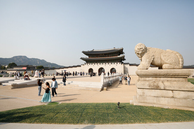 복원된 월대 전경