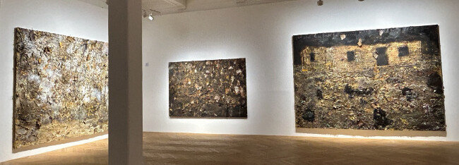 세계적으로 인지도가 높은 독일 작가 안젤름 키퍼의 대형 작품들을 선보인 전시장. ‘폐허에서의 재생’이라는 작품 세계 콘셉트에 맞게 ‘가을’을 주제로 했지만 쇠락의 느낌보다는 생명의 순환적 느낌을 강조했다는 생각이 들게 한다. [대전=허문명 기자]