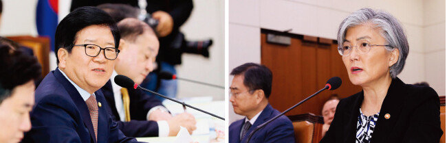 국회 외교통일위원회에서 강경화 외교부 장관에게 ‘사드(THAAD · 고고도미사일방어체계) 추가 배치 없다, 미국 미사일방어(MD)체계에 편입하지 않는다, 한미일 군사동맹을 구축하지 않는다’는 ‘3불 원칙’에 대해 질문한 더불어민주당 박병석 의원(왼쪽). 강장관은 “3불이 대한민국 정부의 입장”이라고 대답했다.[뉴시스]