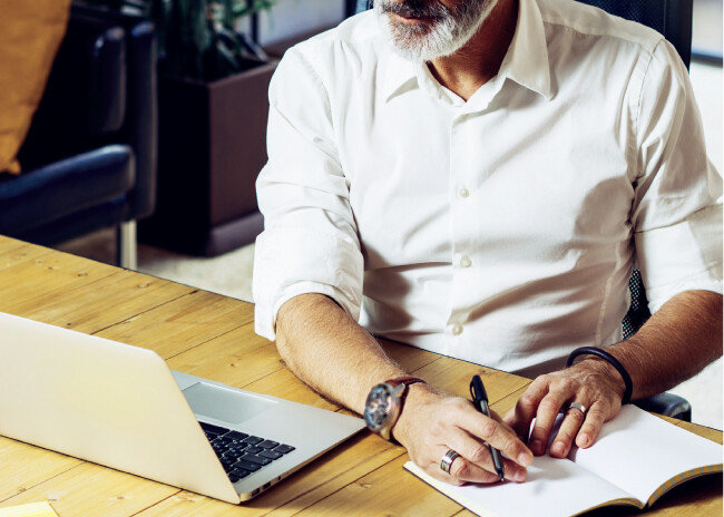 가정에서 소외되는 중년이 많지만, 중간관리자 자리에 오르기까지 쌓아온 안목과 통찰력이라면 가족도 분명 잘 돌볼 수 있다.[shutterstock]