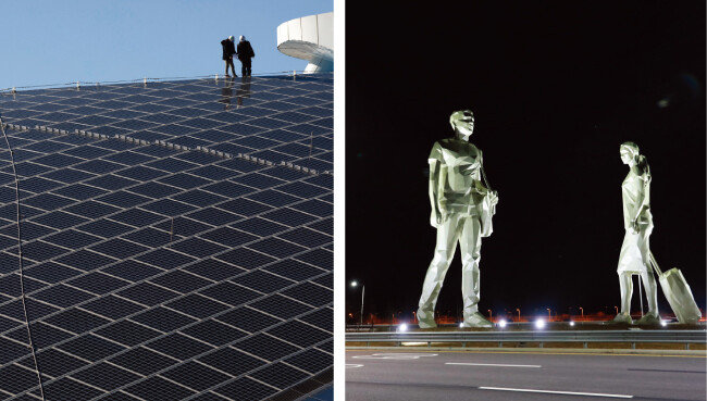 인천국제공항 제2여객터미널 지붕에 설치된 태양광 발전 설비와 터미널 입구에 놓인 여행객 모습의 대형 미술품(왼쪽부터) [조영철 기자, 사진 제공·인천국제공항공사]