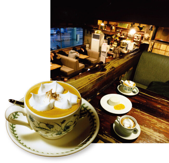 서울 대학로 ‘학림다방’(위)의 오래된 메뉴인 비엔나커피.