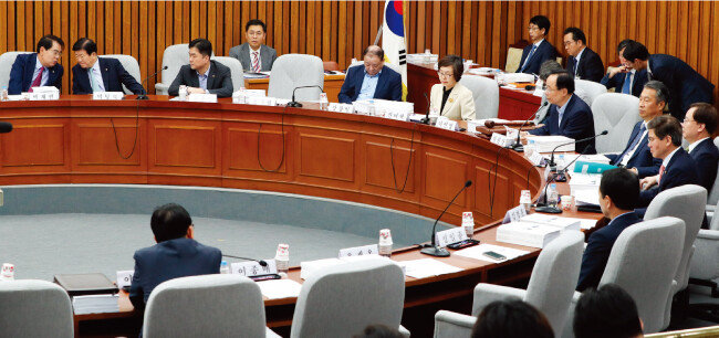 2017년 9월 20일 국회에서 열린 헌법개정특별위원회 전체회의 모습. [뉴스1]