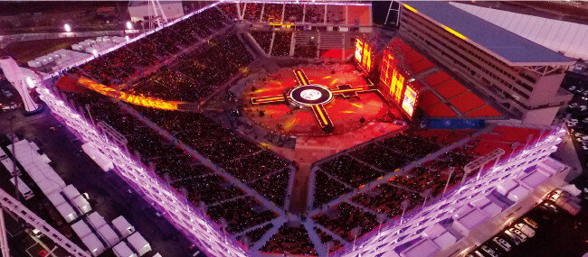 지난해 11월 4일 강원 평창군 대관령면 평창동계올림픽 개 · 폐회식장인 올림픽플라자에서 올림픽 성공 개최를 기원하는 ‘2017 드림콘서트 인 평창’ 행사가 열렸다. [뉴시스]